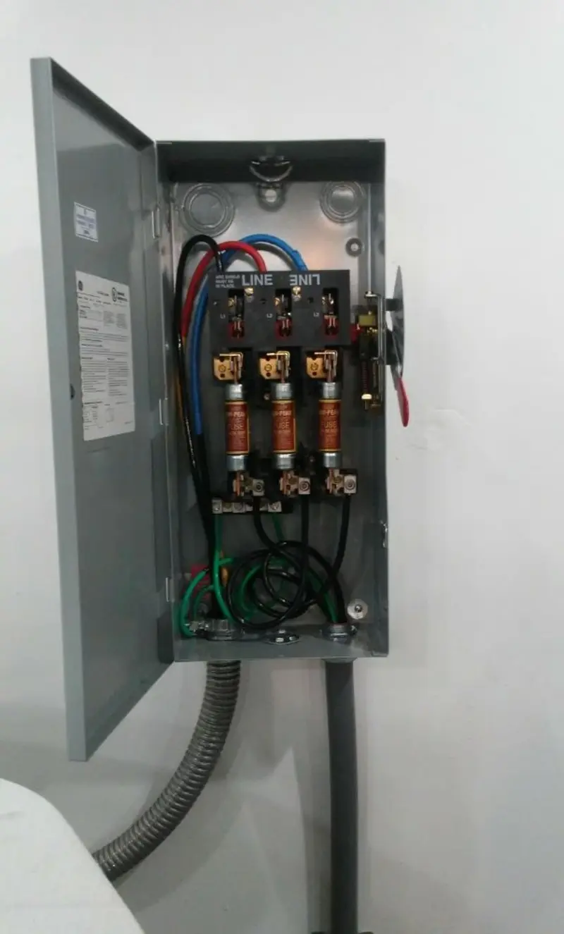Three-phase disconnect switch installed for Electrical Wiring & Rewiring in Murphysboro